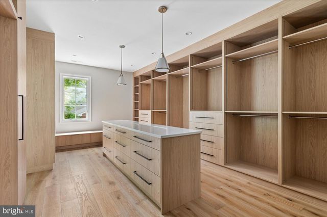 1515 CRESTWOOD LN, Mclean, VA 22101