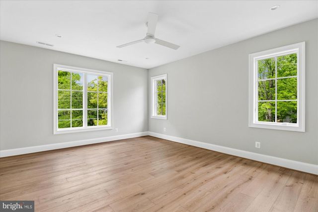 1515 CRESTWOOD LN, Mclean, VA 22101