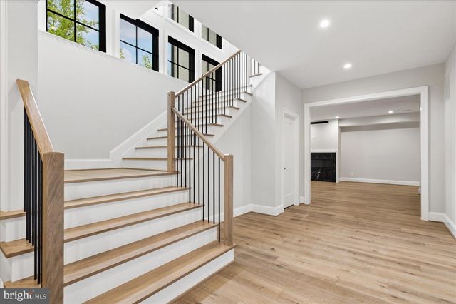 1515 CRESTWOOD LN, Mclean, VA 22101