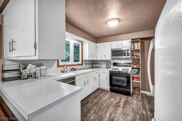 6321 Cardinal Hill NW, North Canton, OH 44720