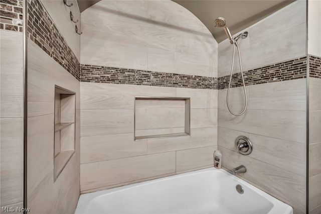 6321 Cardinal Hill NW, North Canton, OH 44720