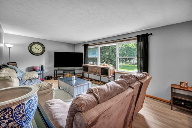 6321 Cardinal Hill NW, North Canton, OH 44720