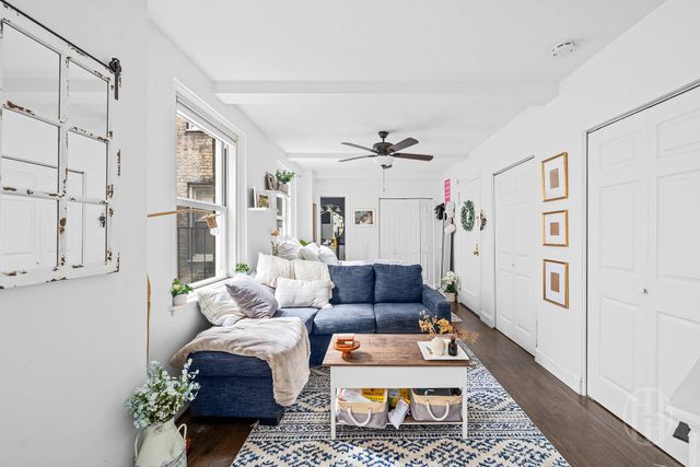 321 E 43rd St Apt 815, New York City, NY 10017