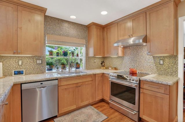 5221 Fairway Ct, Rocklin, CA 95677