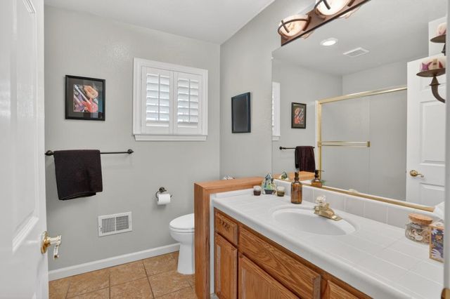 5221 Fairway Ct, Rocklin, CA 95677