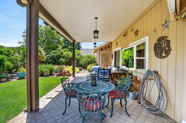 5221 Fairway Ct, Rocklin, CA 95677