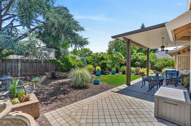 5221 Fairway Ct, Rocklin, CA 95677