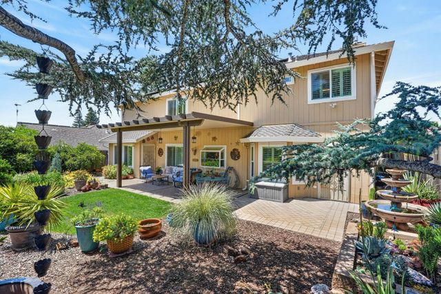 5221 Fairway Ct, Rocklin, CA 95677