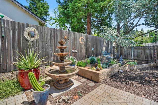 5221 Fairway Ct, Rocklin, CA 95677