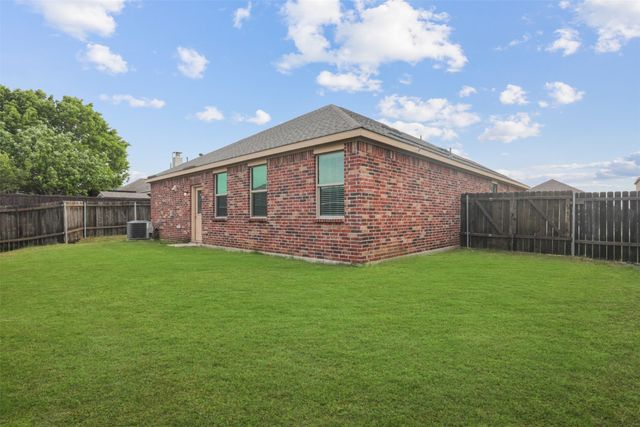 186 Aster Drive, Sanger, TX 76266