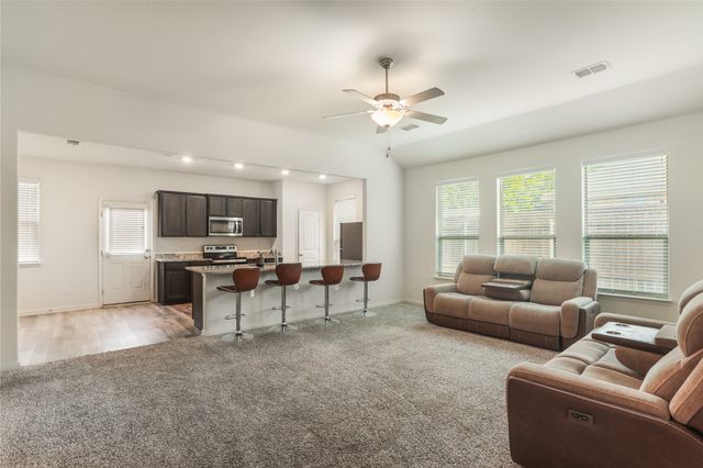 186 Aster Drive, Sanger, TX 76266