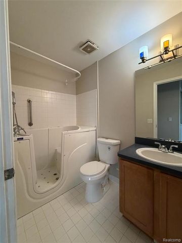 575 Summerfield Drive, Westland, MI 48185