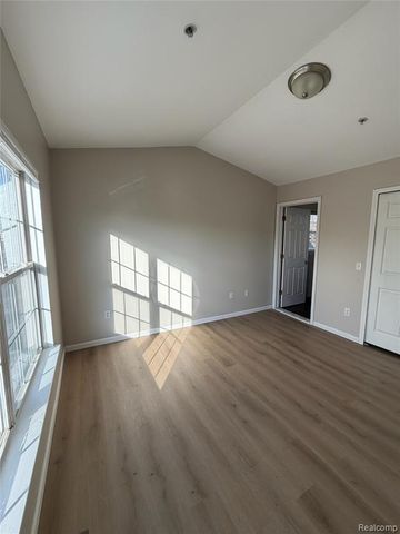 575 Summerfield Drive, Westland, MI 48185