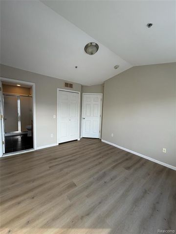 575 Summerfield Drive, Westland, MI 48185