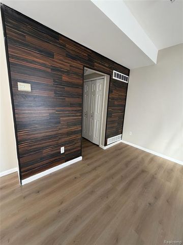 575 Summerfield Drive, Westland, MI 48185