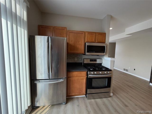 575 Summerfield Drive, Westland, MI 48185