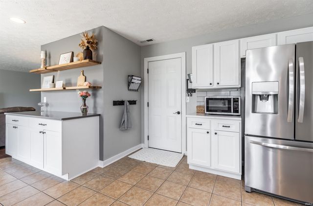 2840 Ohunter Avenue, Newburgh, IN 47630