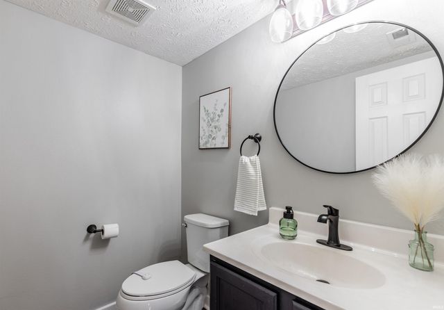 2840 Ohunter Avenue, Newburgh, IN 47630