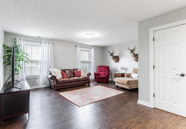 2840 Ohunter Avenue, Newburgh, IN 47630