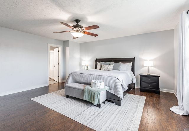 2840 Ohunter Avenue, Newburgh, IN 47630