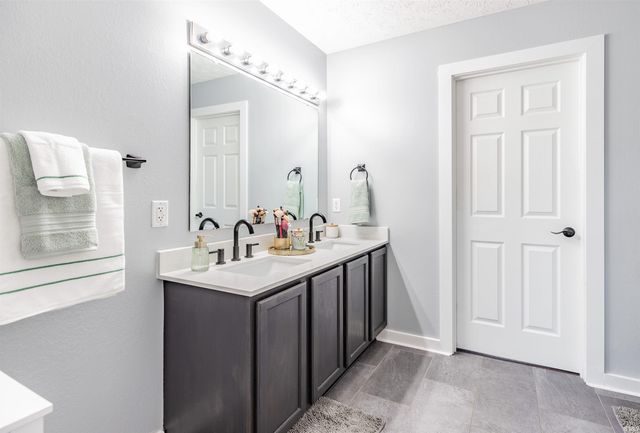 2840 Ohunter Avenue, Newburgh, IN 47630