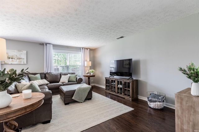 2840 Ohunter Avenue, Newburgh, IN 47630