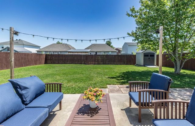 2840 Ohunter Avenue, Newburgh, IN 47630