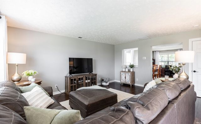 2840 Ohunter Avenue, Newburgh, IN 47630