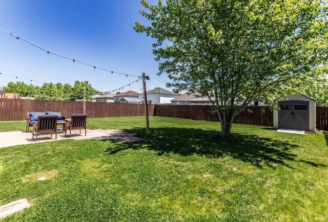 2840 Ohunter Avenue, Newburgh, IN 47630