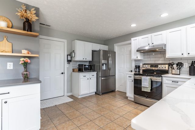 2840 Ohunter Avenue, Newburgh, IN 47630