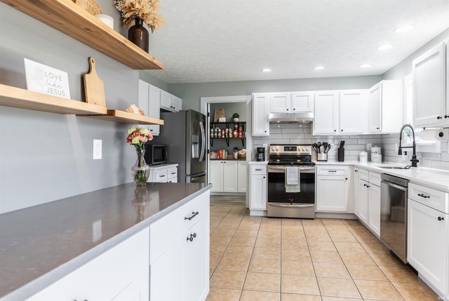 2840 Ohunter Avenue, Newburgh, IN 47630