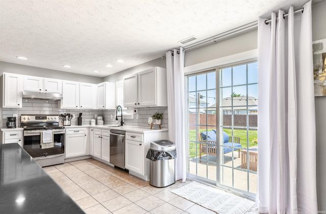 2840 Ohunter Avenue, Newburgh, IN 47630