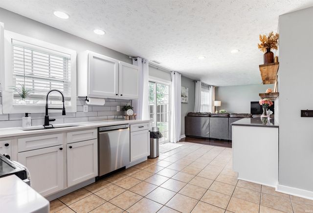2840 Ohunter Avenue, Newburgh, IN 47630
