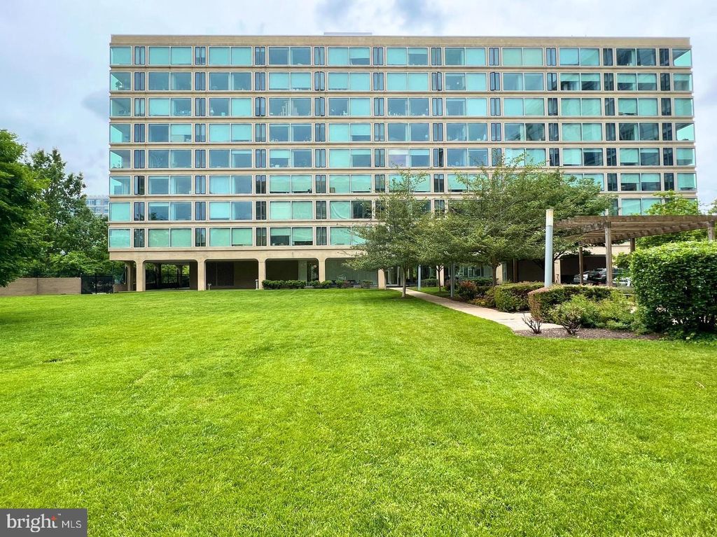 Image 1 of property listing at 1101 3RD ST SW #610, Washington, DC 20024