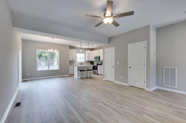 407 Cook Dr, Clarksville, TN 37042