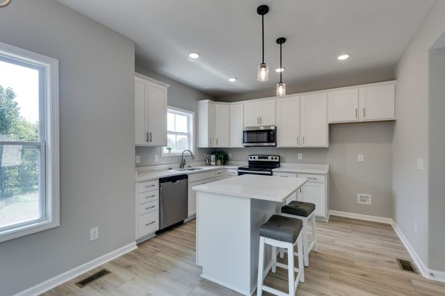 407 Cook Dr, Clarksville, TN 37042
