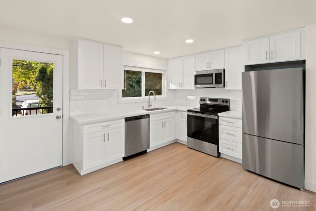 845 Kirkland Way, Kirkland, WA 98033
