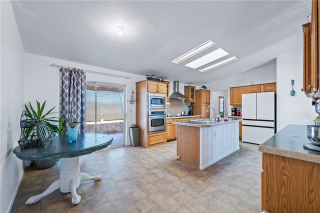 705 S Eden Road, Golden Valley, AZ 86413