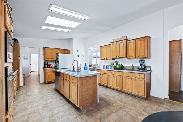 705 S Eden Road, Golden Valley, AZ 86413