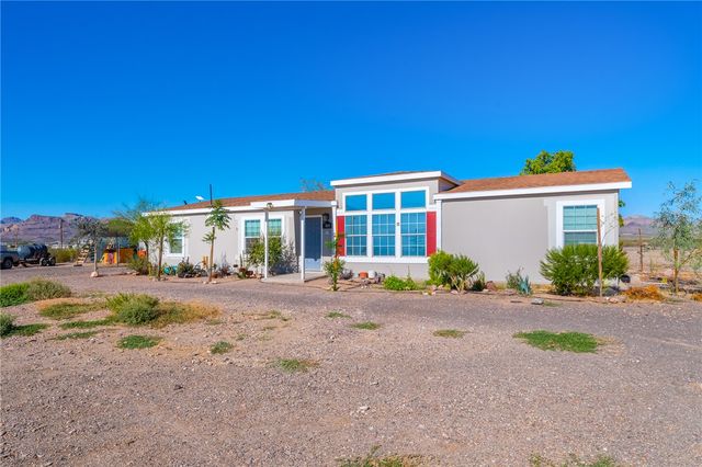 705 S Eden Road, Golden Valley, AZ 86413