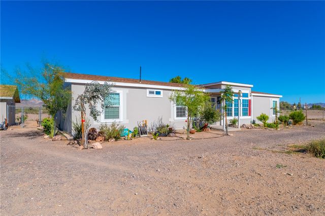 705 S Eden Road, Golden Valley, AZ 86413
