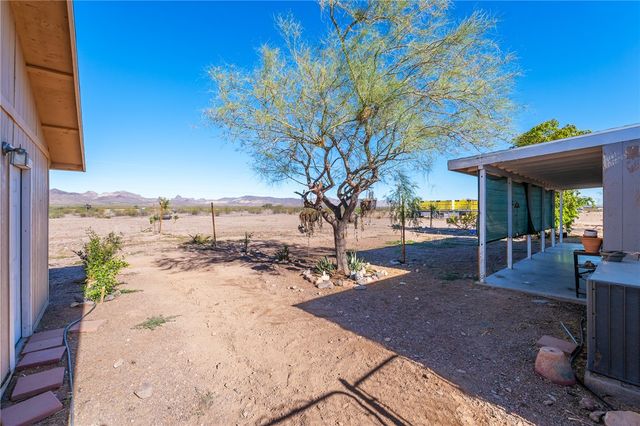 705 S Eden Road, Golden Valley, AZ 86413