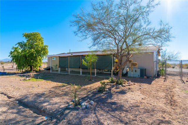 705 S Eden Road, Golden Valley, AZ 86413