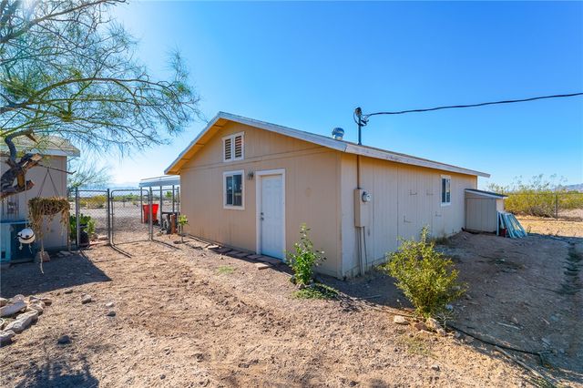 705 S Eden Road, Golden Valley, AZ 86413