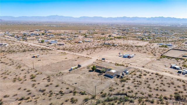 705 S Eden Road, Golden Valley, AZ 86413