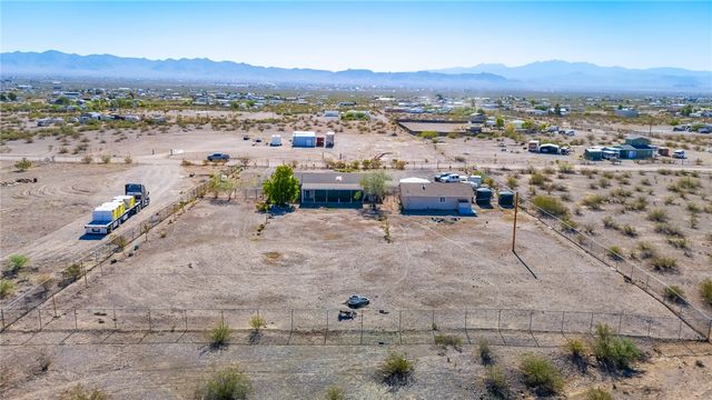 705 S Eden Road, Golden Valley, AZ 86413