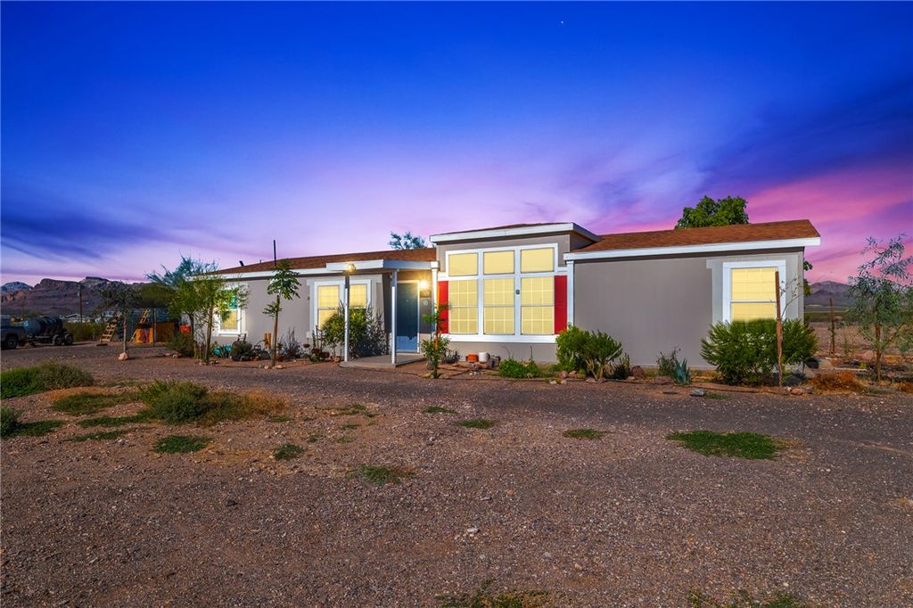 705 S Eden Road, Golden Valley, AZ 86413