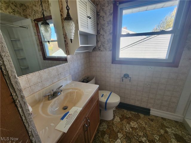 1894 Lealand Avenue, Youngstown, OH 44514