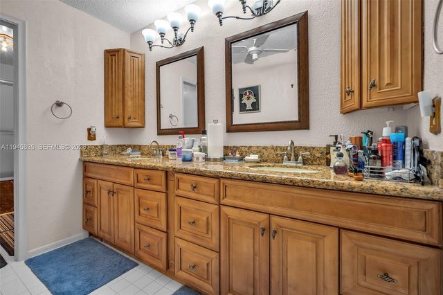 8221 Pine Dr 61, Tamarac, FL 33321