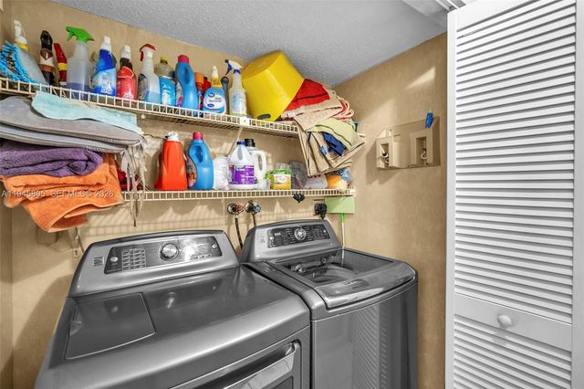 8221 Pine Dr 61, Tamarac, FL 33321